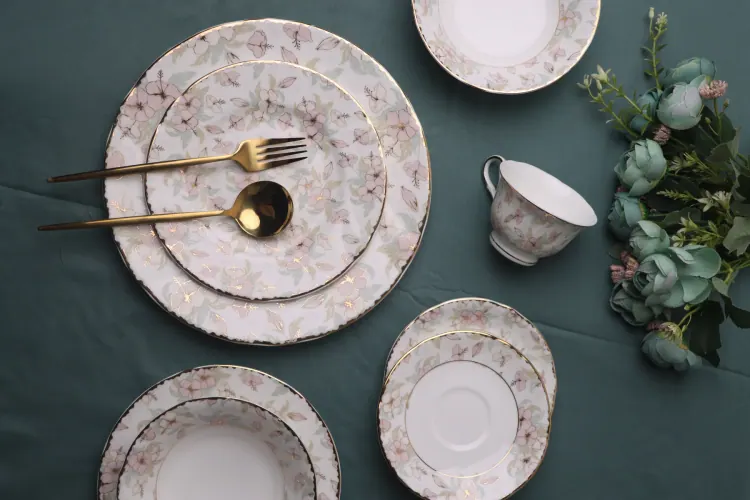 32 Pieces Bone China Dinner Set - Blossom